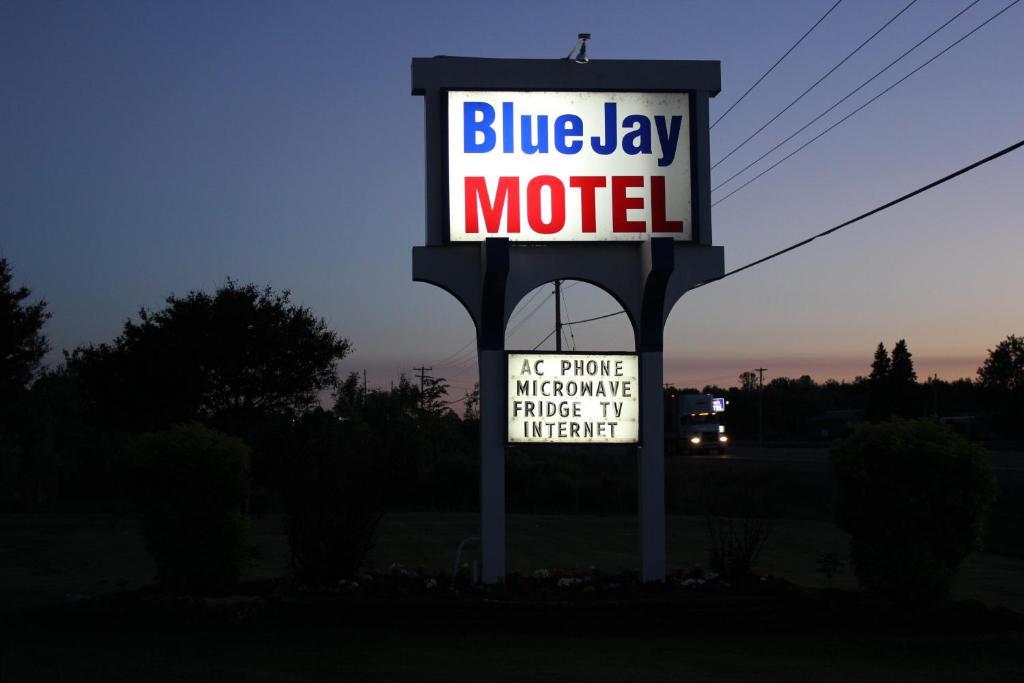 Blue Jay Motel ปีเตอร์บอร์โรว์ ภายนอก รูปภาพ