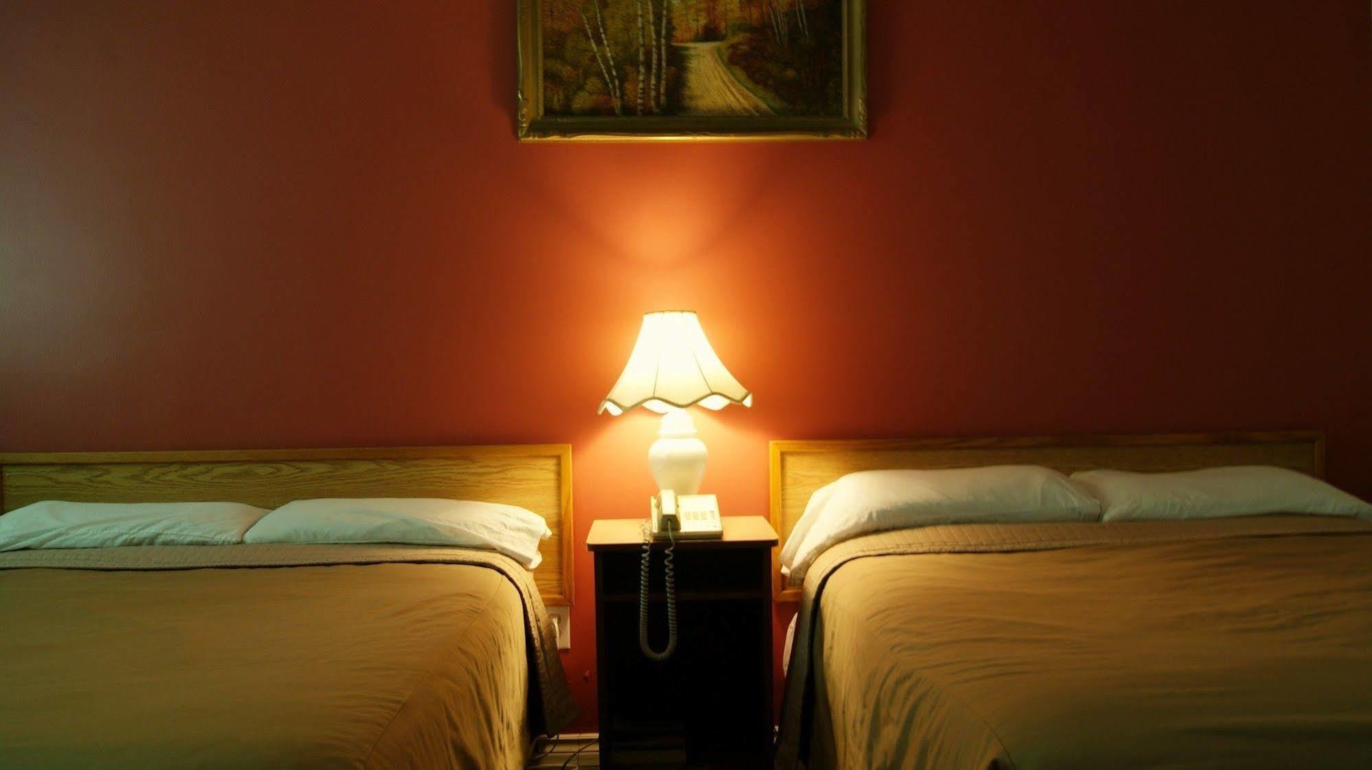 Blue Jay Motel ปีเตอร์บอร์โรว์ ภายนอก รูปภาพ