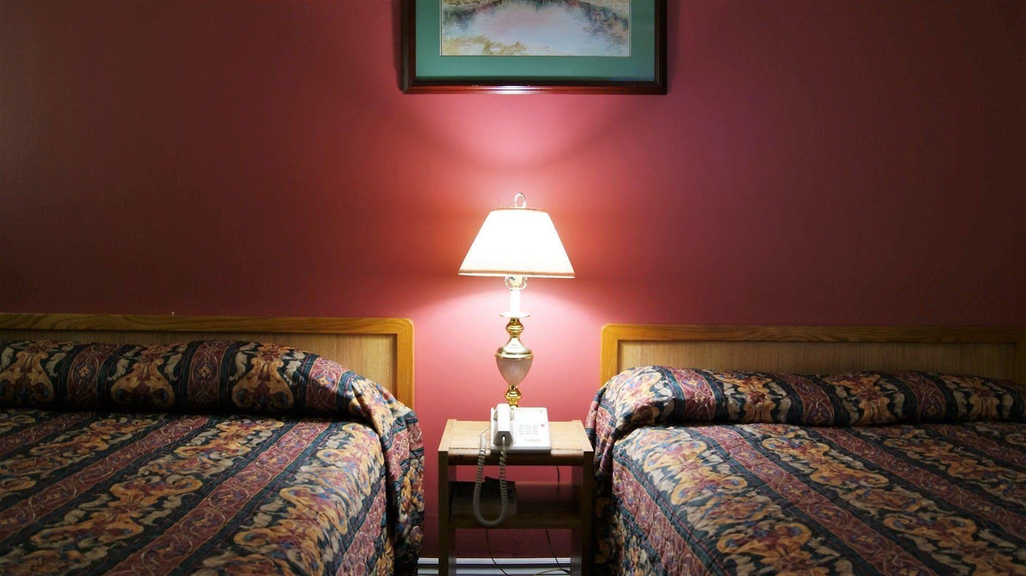 Blue Jay Motel ปีเตอร์บอร์โรว์ ภายนอก รูปภาพ