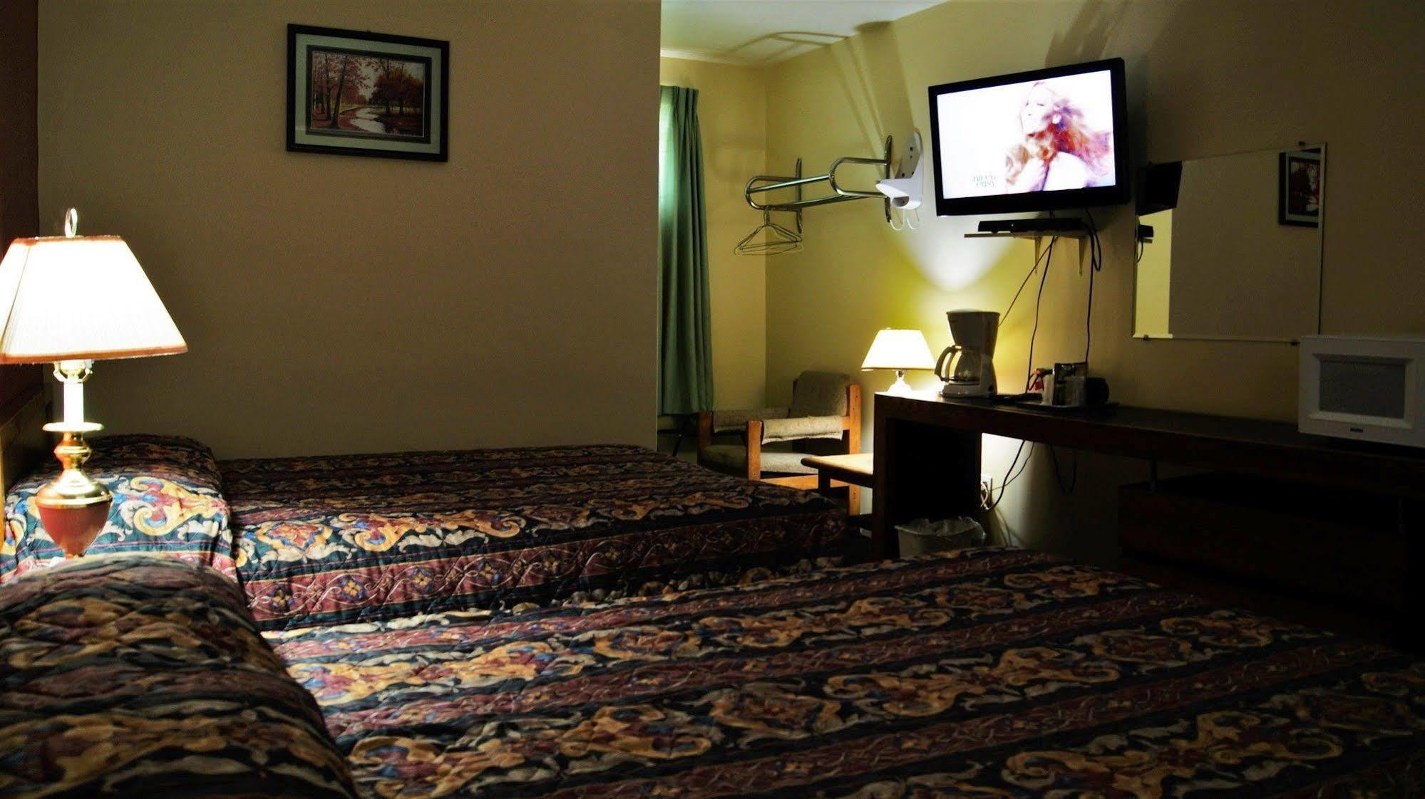 Blue Jay Motel ปีเตอร์บอร์โรว์ ภายนอก รูปภาพ